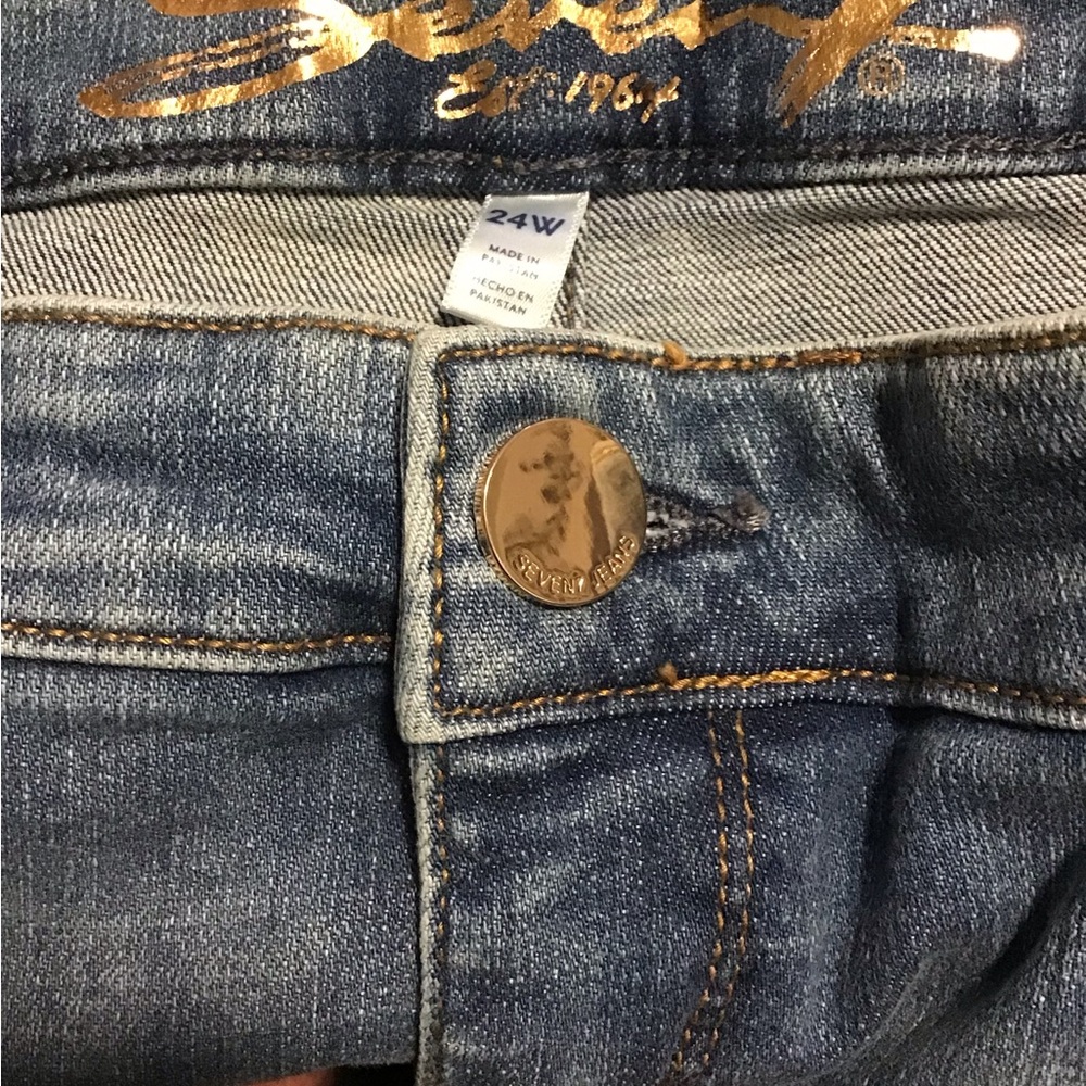 NWT!  7 For All Mankind Light Blue Denim Jeans with Copper Button - Picture 5 of 7